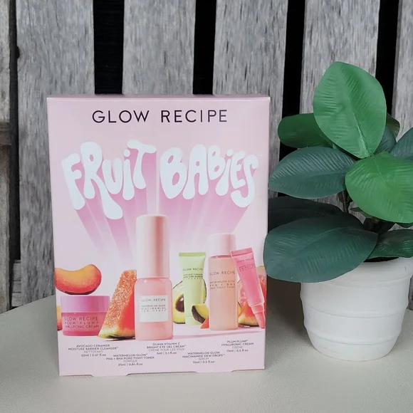 Glow Recipe Fruit Babies Set in Pink and Green - Picture 5 of 8